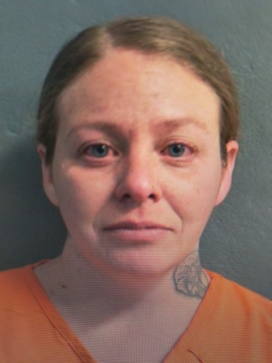 Женщина, обвиняемая в киске собаки в Гранд-Лейк, отказалась от слушаний