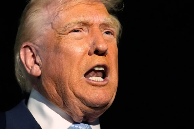 «Морал никогда не был ниже»: республиканец в Палате представителей обожг Землю на фоне Белого дома и спикера Джонсона