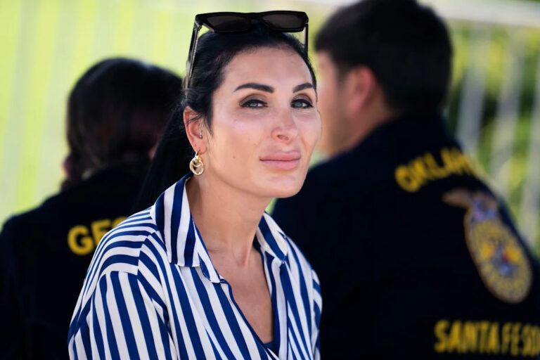 «Грубая небрежность»: конгрессмен Республиканской партии измельчил Белый дом за то, что тот дал совет «Хулигану Лоре Лумер» по найму сотрудников NatSec