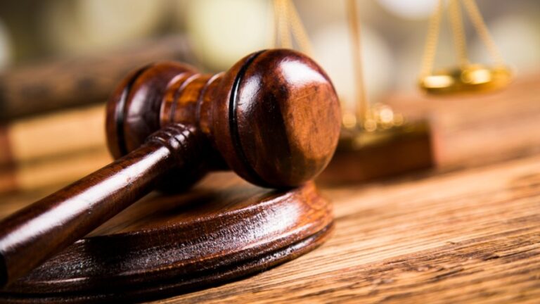 Женщина, приговоренная к ножевому ранению Уоррена