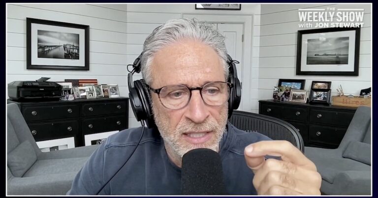 «Посмотри в зеркало, черт возьми!» — Джон Стюарт разгружает Трампу и MAGA из-за визита саудовского лидера в Вашингтон