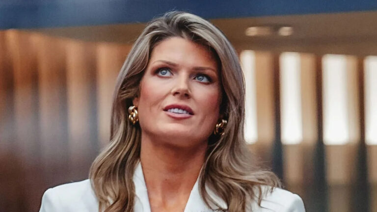 Обнаружены ужасные тексты сигнала королевы красоты