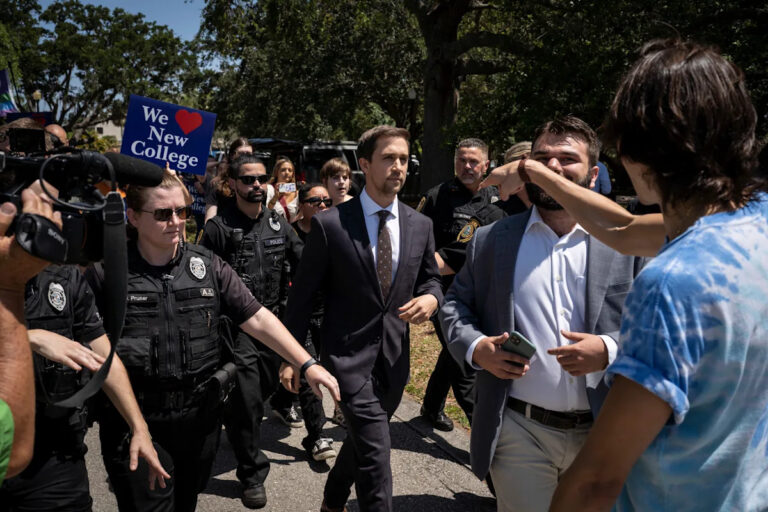 Превращение «левого» колледжа во Флориде имеет дорогостоящие последствия