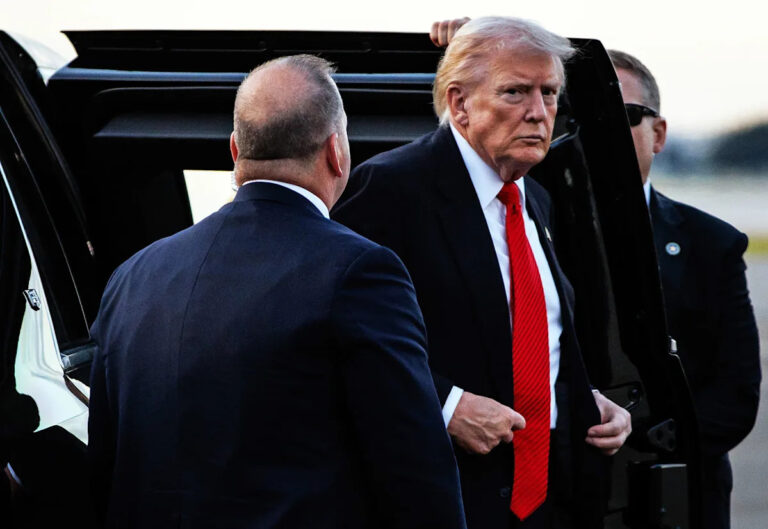 По мере того, как рейтинг одобрения Трампа падает, республиканцы принимают решение