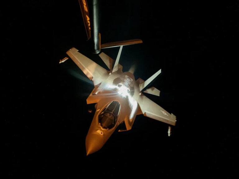 Истребители-невидимки F-35 нанесли удары глубоко внутри Ирана и были последними, говорят командиры Midnight Hammer.