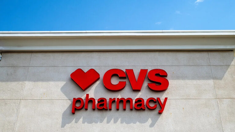 CVS призывает покупателей прекратить использовать эти популярные продукты «немедленно», поскольку отзыв по всей стране показывает потенциальные риски безопасности