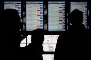 Рейсы отменены, задержаны в аэропорту Джексонвилла, поскольку ледяной шторм ударяет по Нью-Йорку