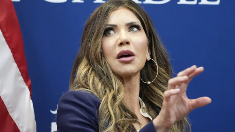 ← Республиканская партия хочет, чтобы убийца щенков Кристи Ноем депортировал собаку-кикера