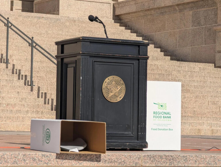 «Это наши соседи», — сетуют жители ОКК, чтобы помочь людям, ожидающим льготы от SNAP.