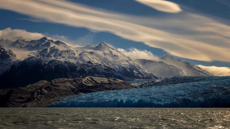 Ученые сбиты с толку в связи с явлением на леднике длиной 18 миль: «Стабильность ледника подошла к концу»