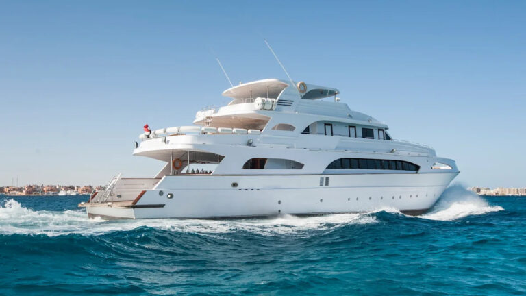 Видео запечатлело момент, когда яхта стоимостью 900 000 долларов тонет через несколько минут после запуска: Шокирование