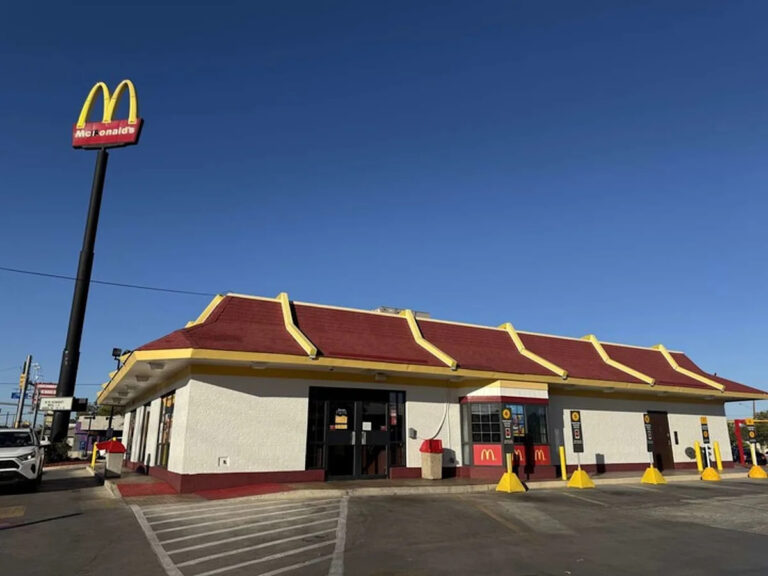 Спорный политический знак в Сан-Антонио Макдональдс вызывает негативную реакцию