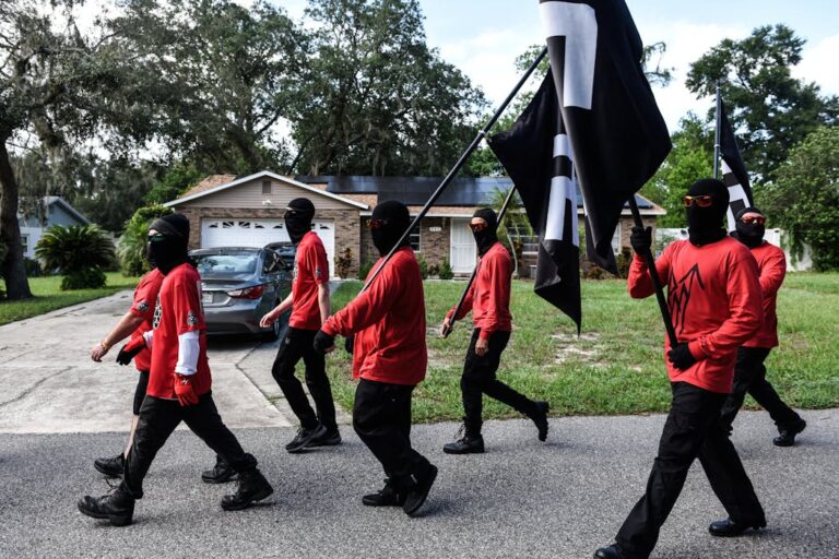Крайне правые экстремисты организуют онлайн-активность еще до появления интернета, и ИИ станет их следующим рубежом.