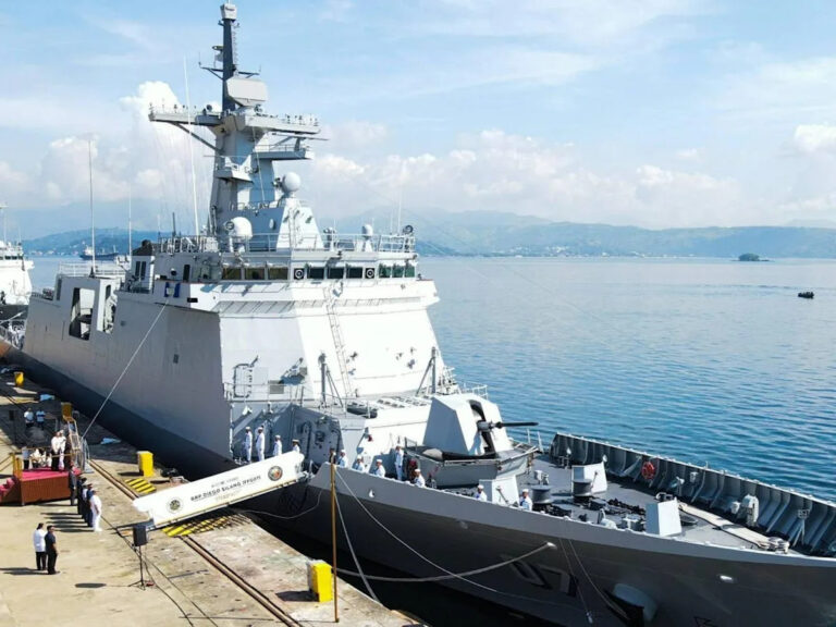 Южнокорейский судостроитель вооружает Филиппины новым флотом военных кораблей, построенных для более жестких боев на Тихом океане.