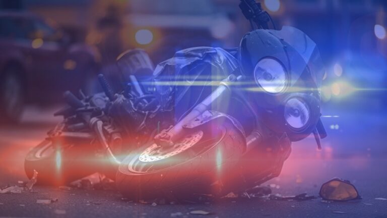 19-летняя женщина погибла после аварии на мотоцикле