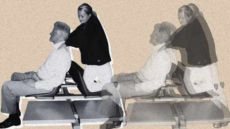 Факт Проверка: Реальная фотография, показывающая, как обвинитель Эпштейна Чонте Дэвис снова делает Клинтон массаж плеч