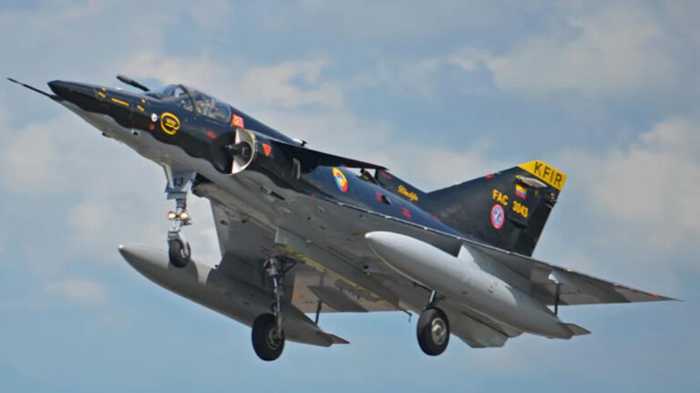 Колумбия стремится модернизировать свои ВВС с помощью этих самолетов и оружия