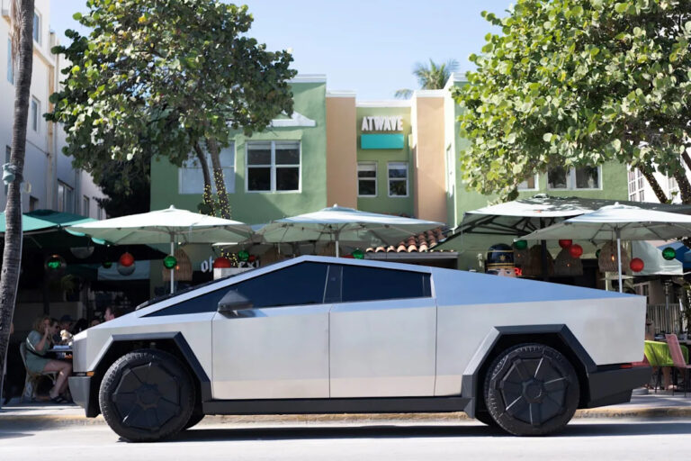 Владельцы Tesla Cybertruck делятся удивительными идеями о спорных транспортных средствах: