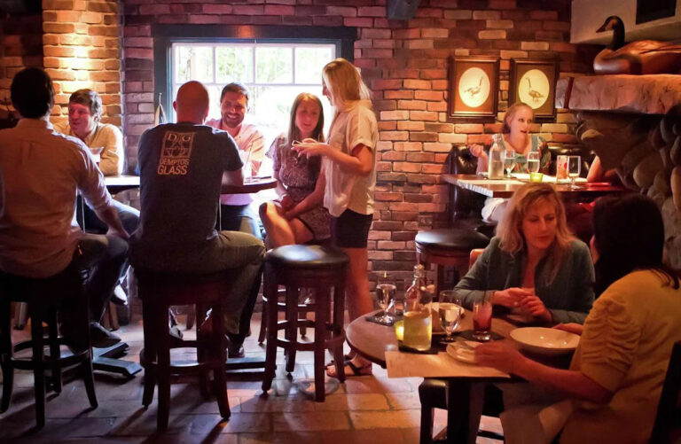 14-летний ресторан Napa Valley, известный своими гамбургерами, закроет коктейли