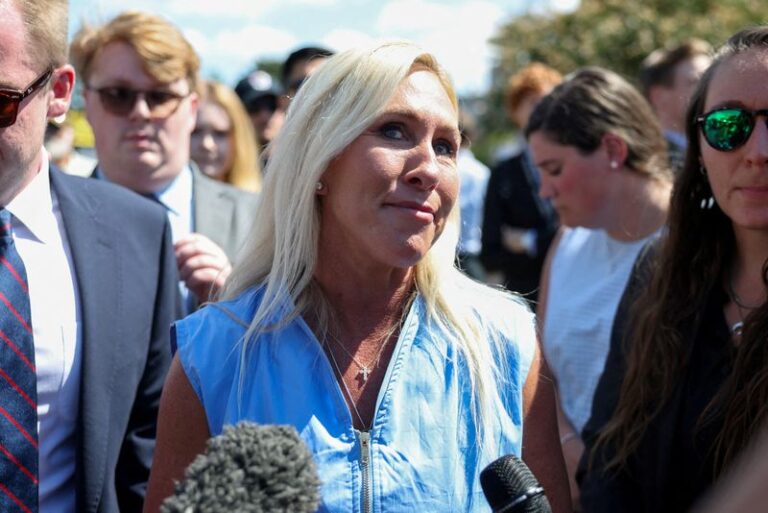 Законодатель Марджори Тейлор Грин обвиняет Трампа в угрозах против нее после раскола