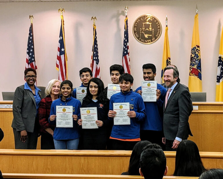 NJ High Schools занимают лучшие места в стране, сообщает US News. См. Top public, Charter, STEM schools