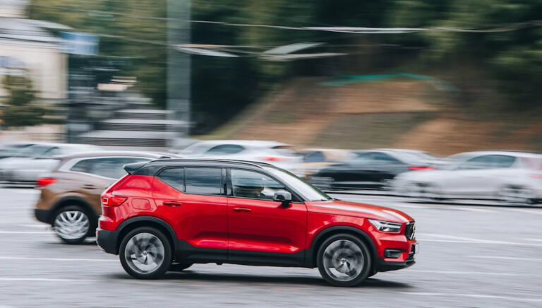 Водитель поделился кадрами шокирующего инцидента с яростью на дороге: «Вот где вы набираете 911»