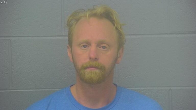 Вейп-магазин: Спрингфилду предъявлено обвинение после непристойной конфронтации, говорят в полиции