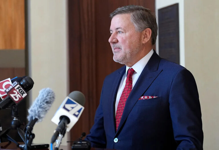 Студенты незарегистрированных колледжей Оклахомы хотят обжаловать соглашение штата с Трампом