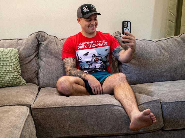 Армия обращается к известным солдатам TikTok, чтобы накачать рекрутинг, но это задело за живое.