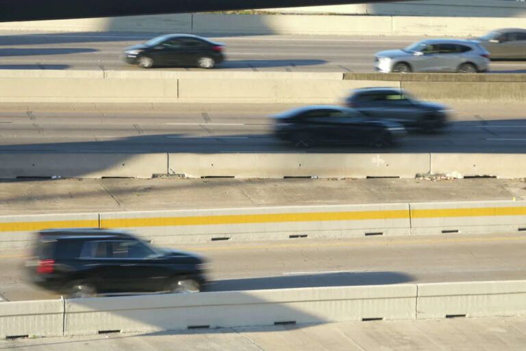 Новые светоотражающие полосы на рампах Loop 610 в Хьюстоне направлены на предотвращение ночных аварий