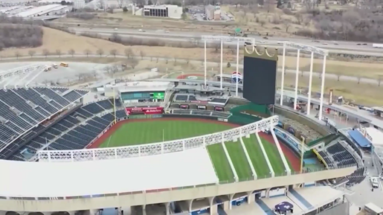 Опрос показал поддержку стадиона KC Royals в Оверленд-парке, Ливуд