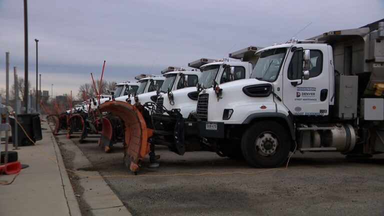 Денвер готовится к первому снегу в сезоне, большинство жилых улиц не будут вспаханы.
