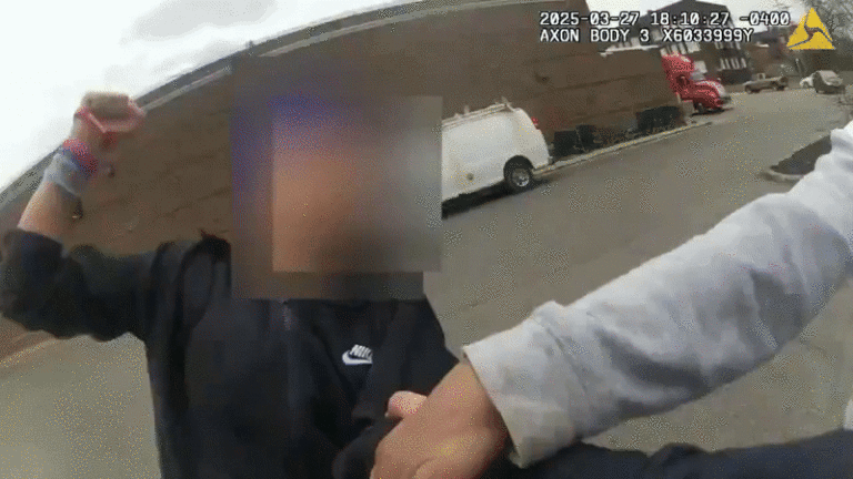 I-Team: видео показывает, как дети сражаются с полицией Кливленда