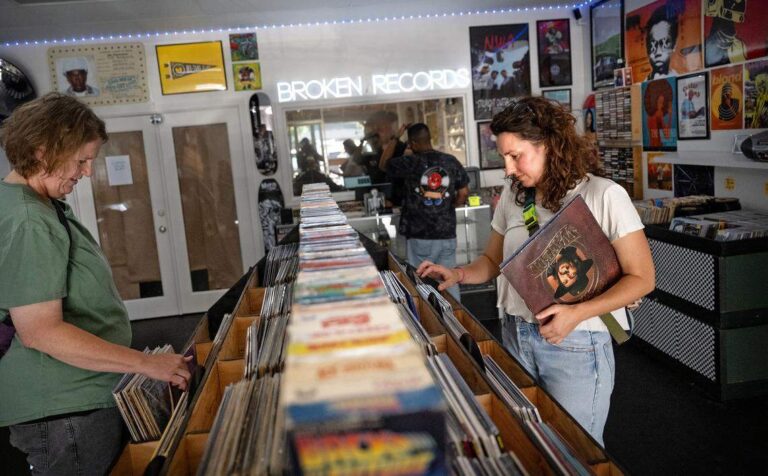 Downtown Modesto переносит свою музыку на площадь Розбурга