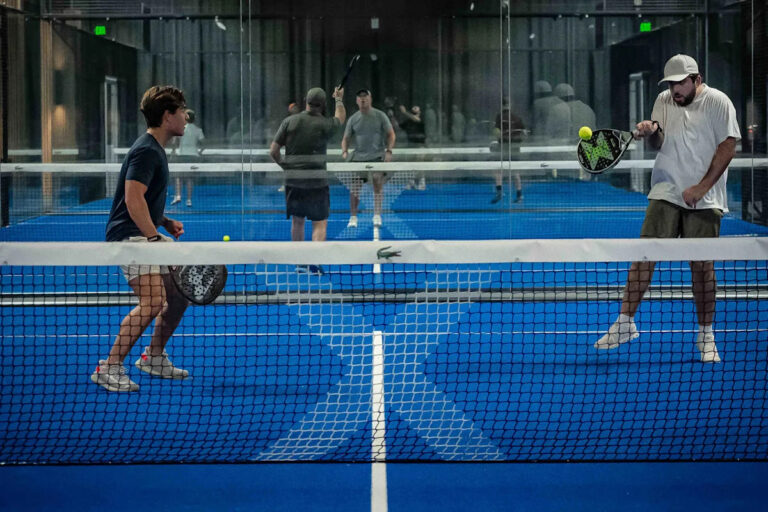 Padel X в Майами открывает высококлассный восьми-судовый крытый ракетный комплекс в Бока-Ратон