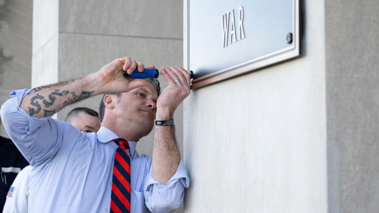 Хегсет перевела оборонное ведомство на $2 млрд в Cringey Stunt