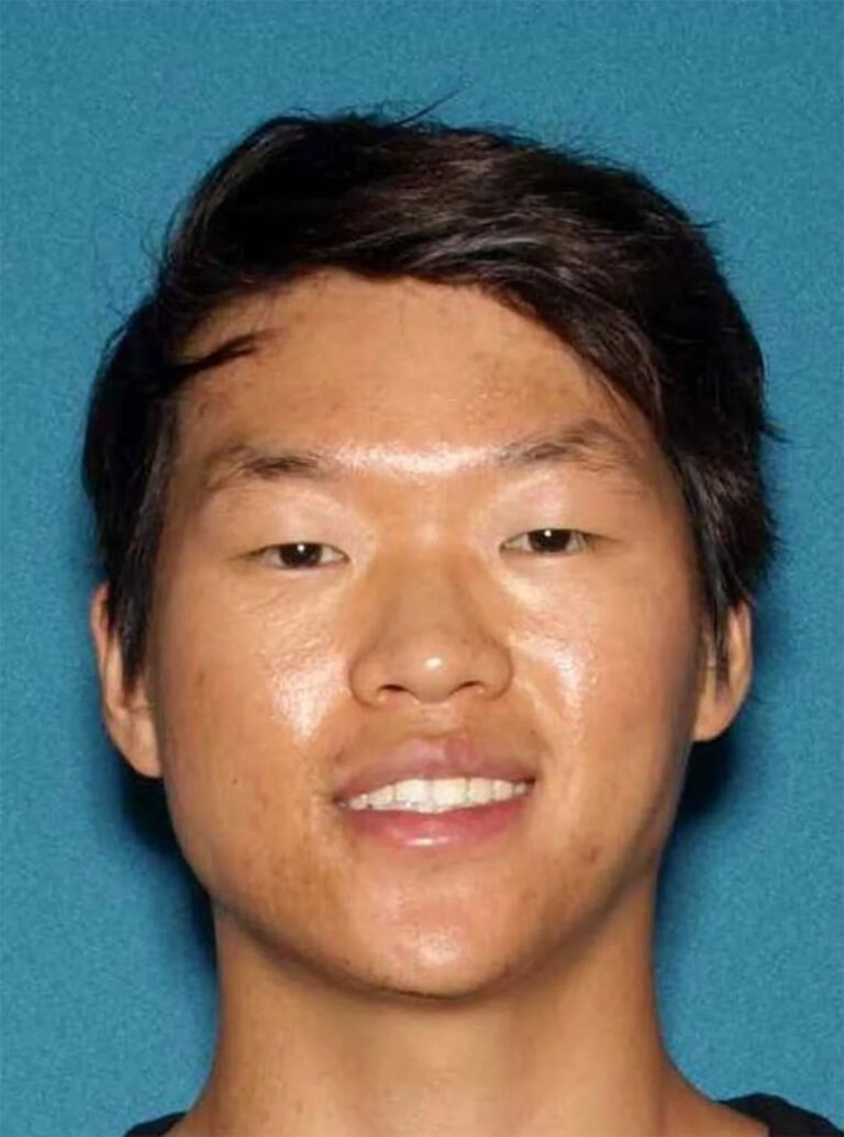 32-летний учитель четвертого класса Пол Янг арестован в Нью-Джерси после сексуального нападения на 9-летнюю девочку