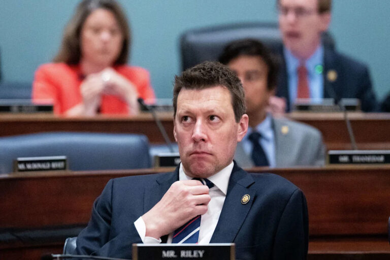 Активисты хотят сделать Газу проблемой для конгрессмена Джоша Райли