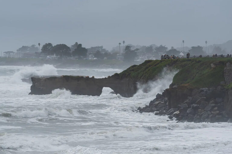 Эксперты предупреждают о мощном шторме, который обрушится на побережье США: «мощный, быстро движущийся шторм»