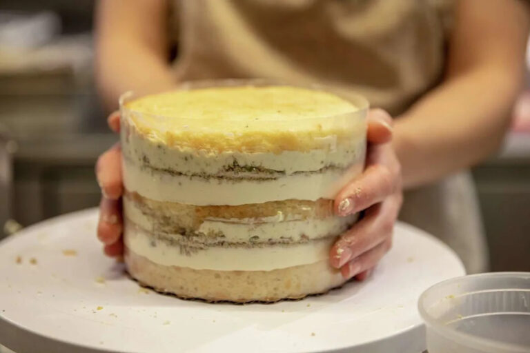 Одна из самых востребованных пекарен S.F. открывает кафе с тортом