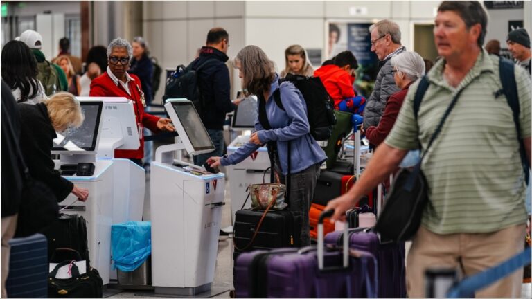 United Airlines отменила рейсы на сегодня. Как получить возврат