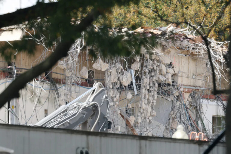 Император Трамп получит Версальский дворец и не уйдет из него