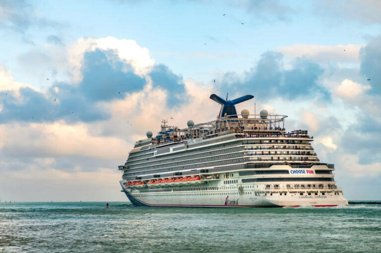 2 пассажира ударили по круизной линии Carnival с иском по поводу предполагаемого заражения клопов