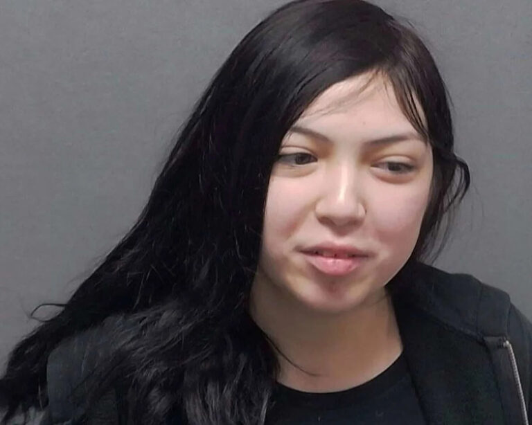 17-летний мужчина арестован в результате нападения перцового баллончика на лодку River Walk, в результате которого пострадал ребенок