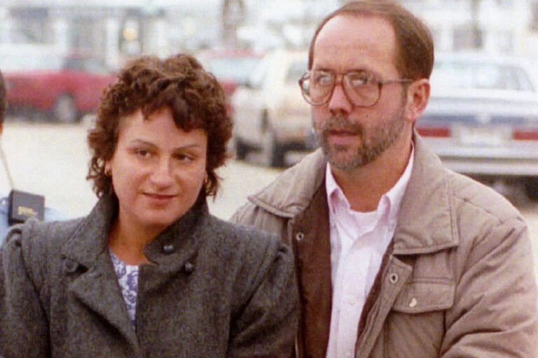 Пара оставила двух маленьких детей дома с замороженными ужинами на Рождество, а затем они сели в самолет в Мексику.