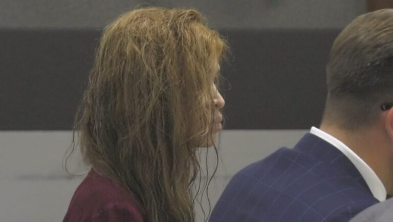 Бывший порнозвезда обвиняется в вождении с телефоном жертвы после убийства