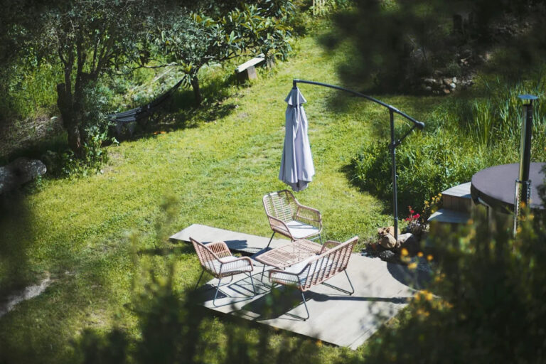 Домовладелец борется с разочаровывающими ограничениями ТСЖ на заднем дворе: «Они не могут прямо запретить их»