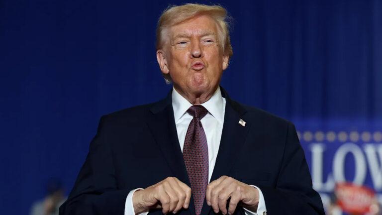 79-летний Трамп жалуется, что ФБР устроило беспорядок с «Пантиями» Мелании