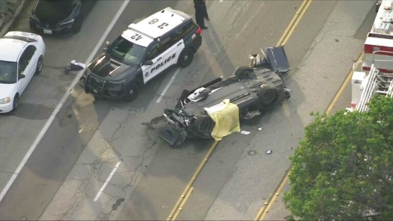 1 погибший после крушения многоцелевого автомобиля в Хантингтон-Бич