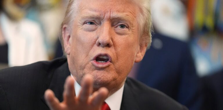 «Принесите это в банк»: новое заявление Трампа может преследовать его очень, очень скоро